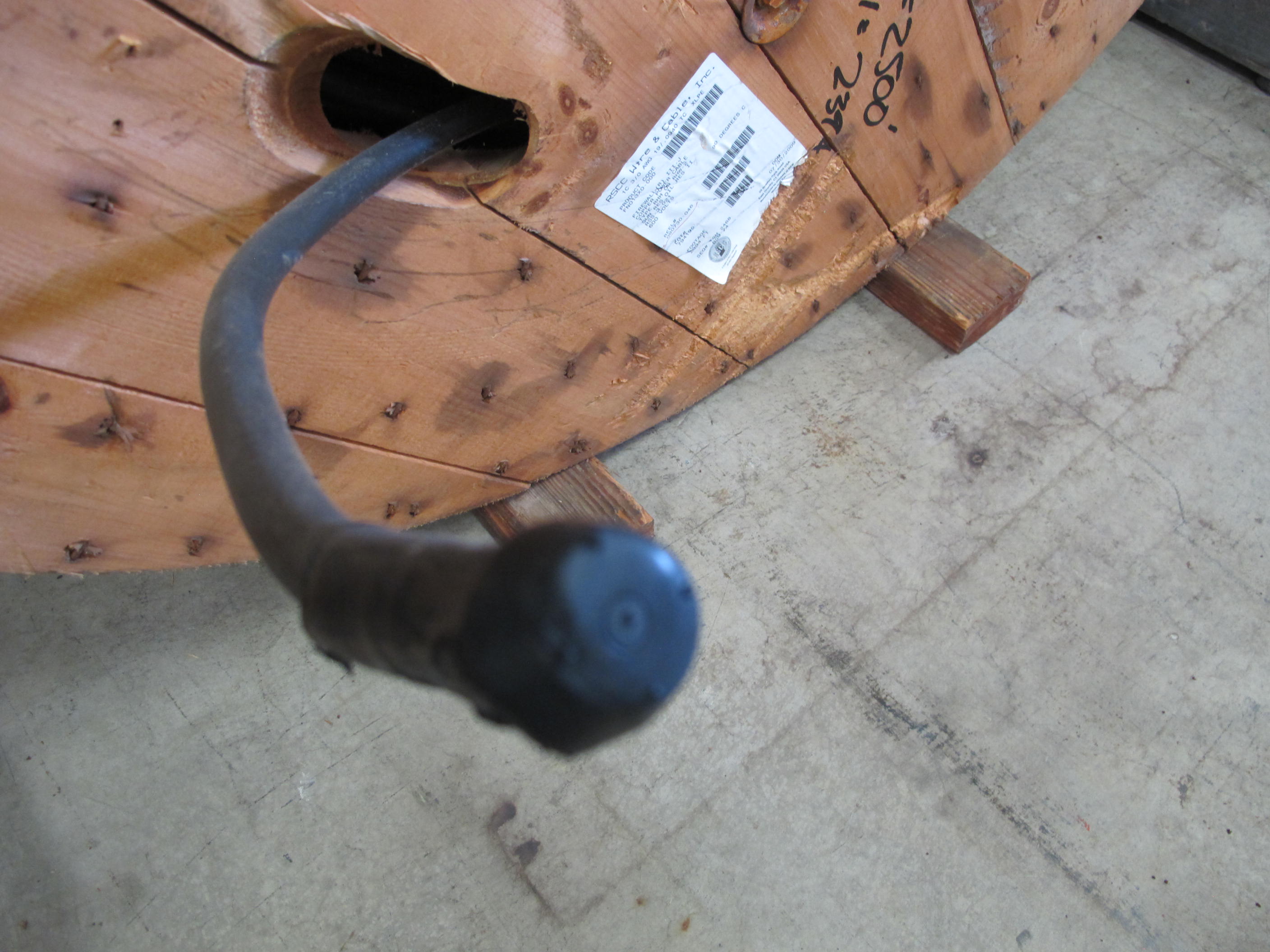 LOT (2394 FT) OF CABLE, ELECTRICAL TYPE, 3/0 SIZE, 600V RATING, XLPE MATERIAL, 1 CONDUCTOR, BLACK KIND. RSS-3-021 (W-44) LOADING & HANDLING FEE $15-